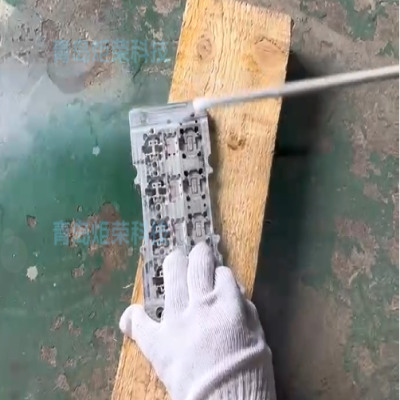 干冰清洗機：電路板膠點污垢的“清道夫”